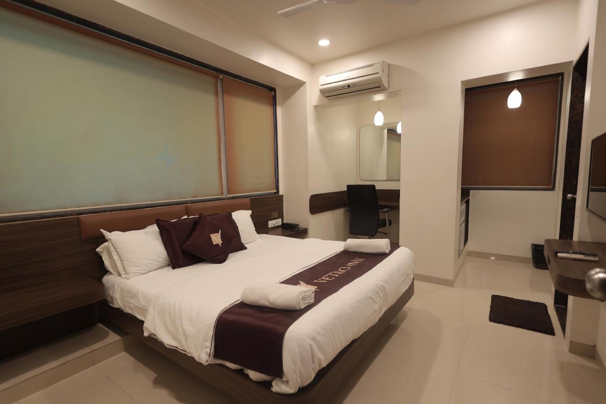 Hotel Vetro Inn Surat Exterior foto