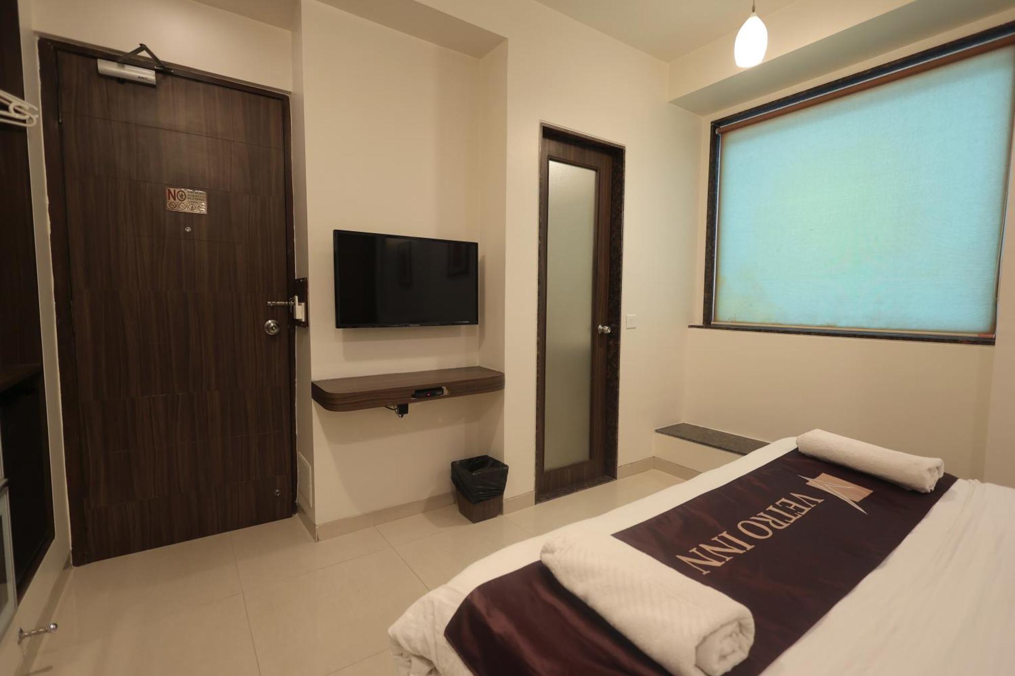Hotel Vetro Inn Surat Exterior foto