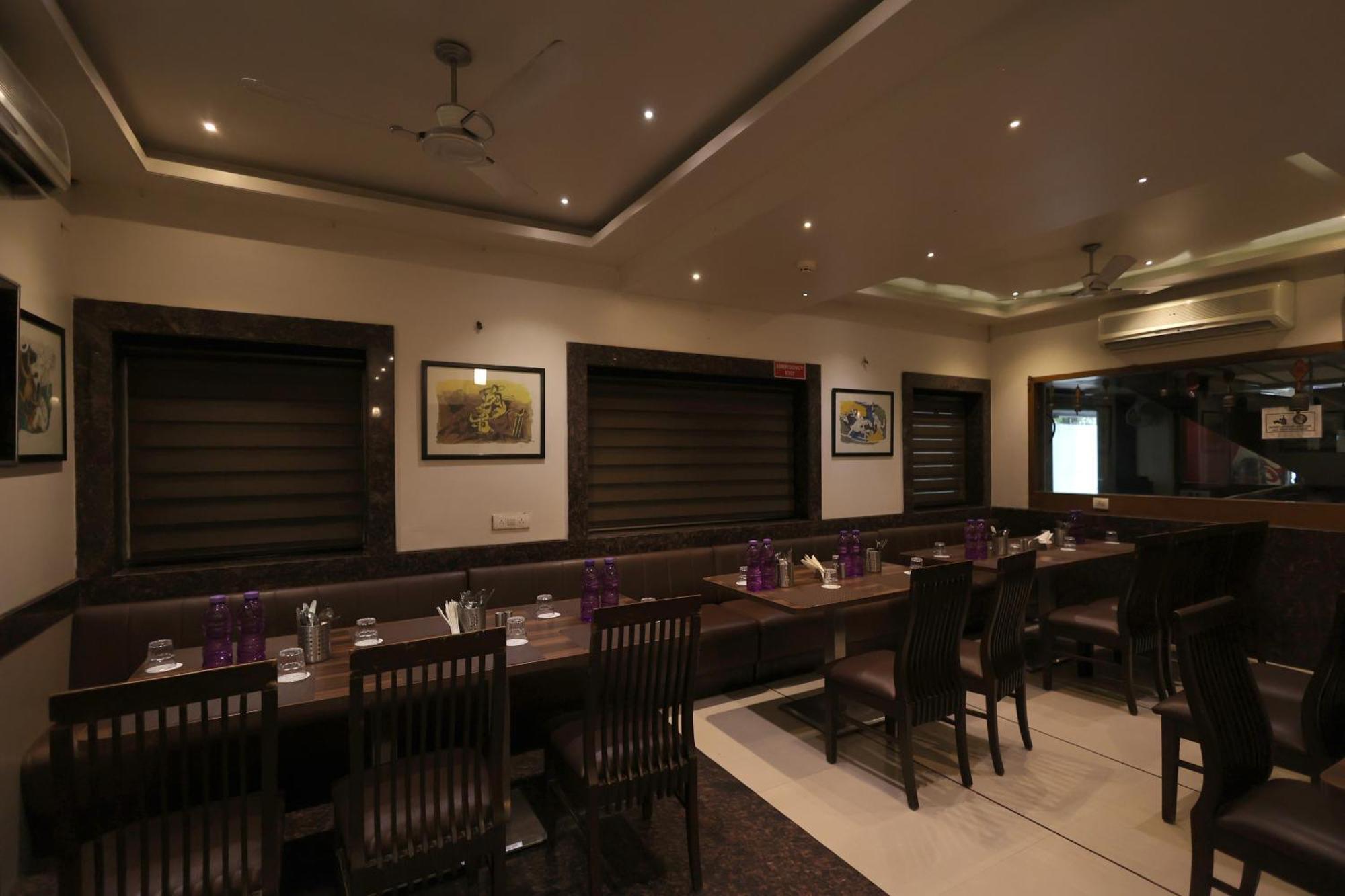 Hotel Vetro Inn Surat Exterior foto