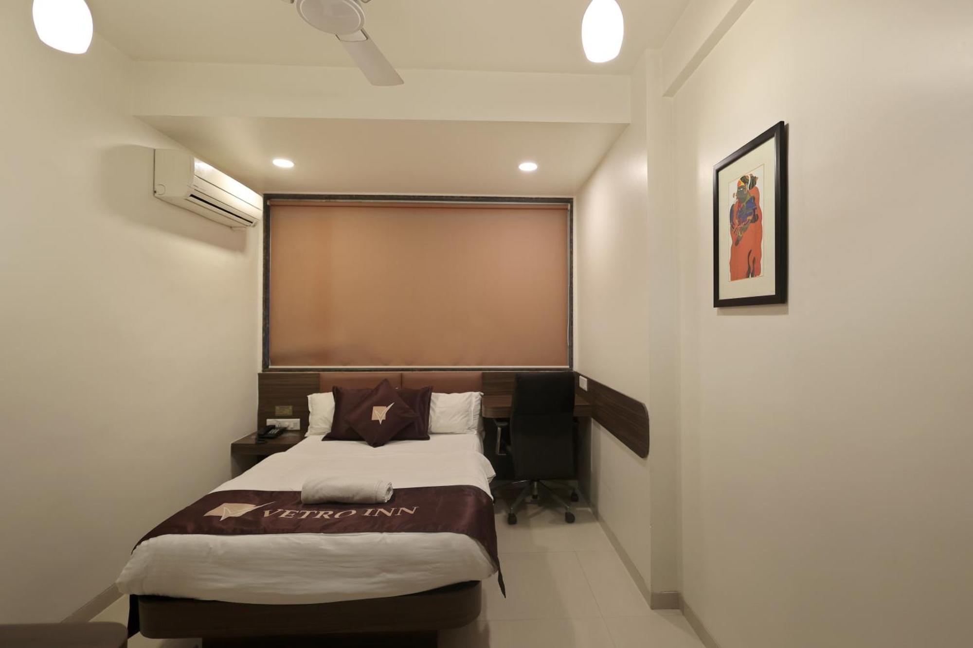 Hotel Vetro Inn Surat Exterior foto