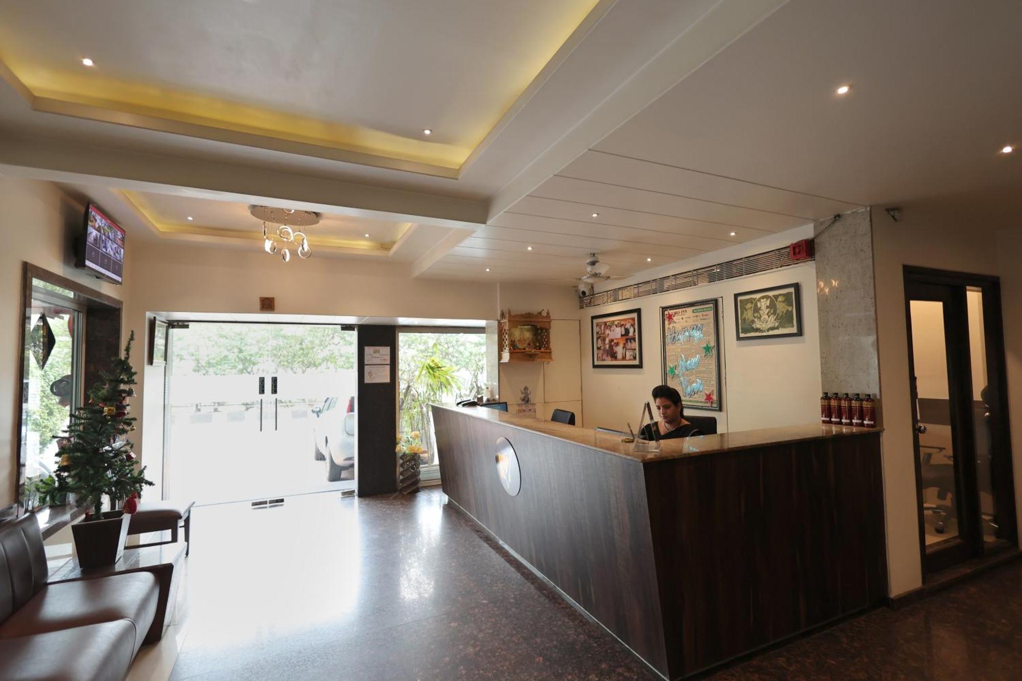 Hotel Vetro Inn Surat Exterior foto
