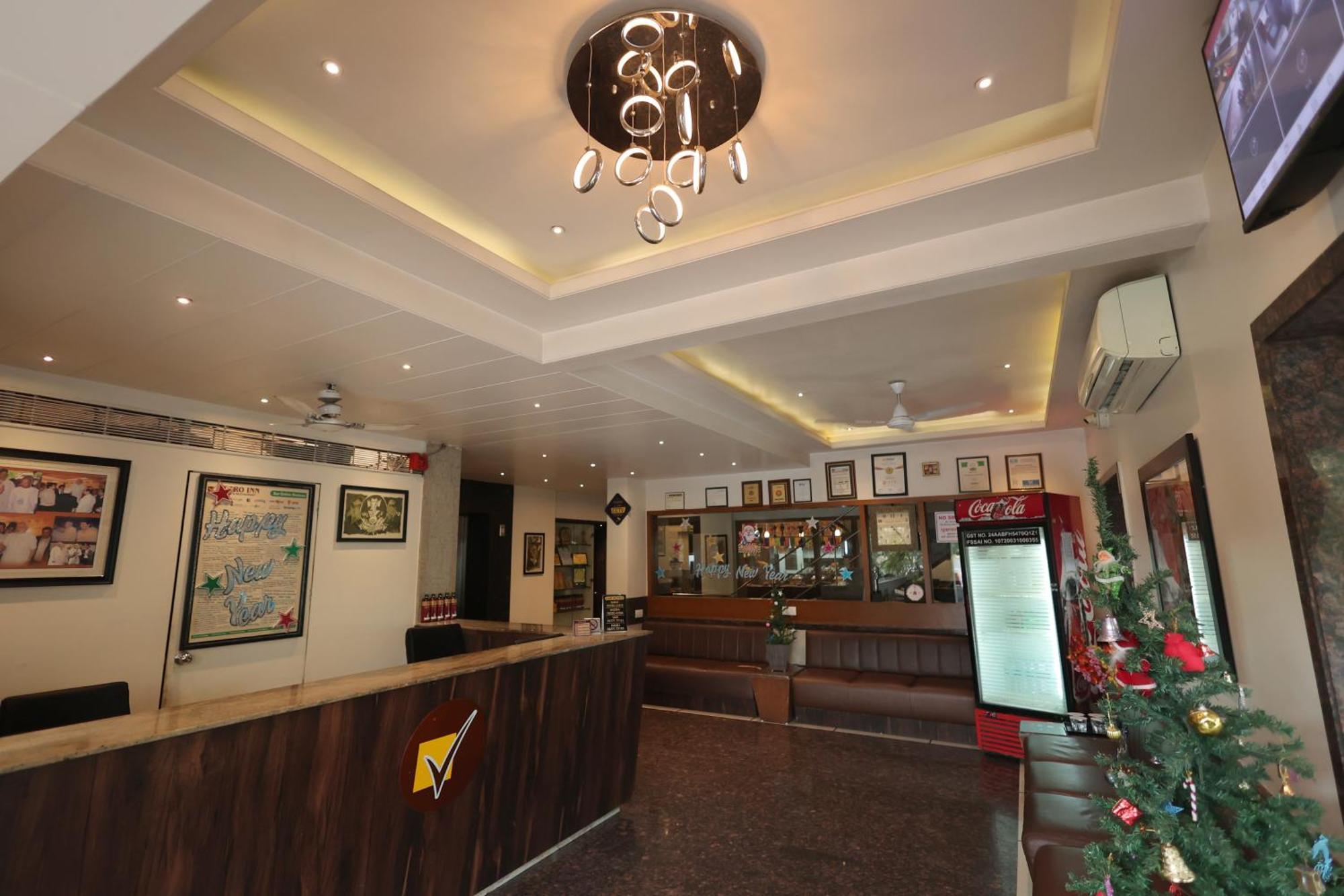 Hotel Vetro Inn Surat Exterior foto